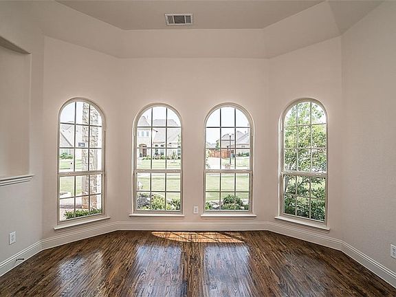 5th image of 1911 Sweetwater Ln