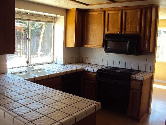3rd image of 397 Danbury Cir