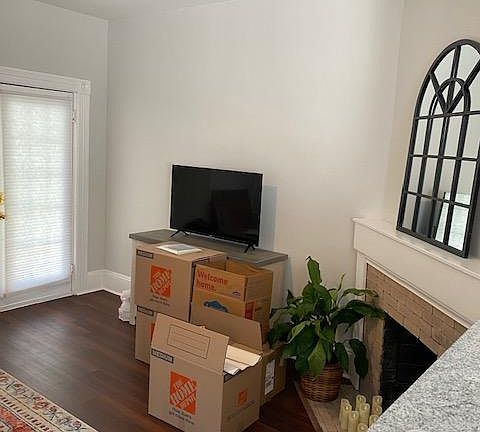 4th image of 1005 W Horatio St #B