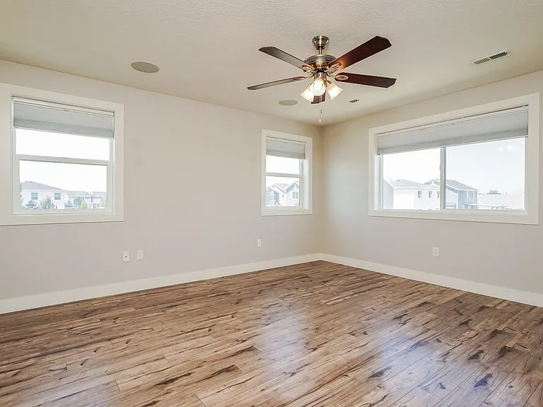 1611 W Parkview Dr — Photo 9