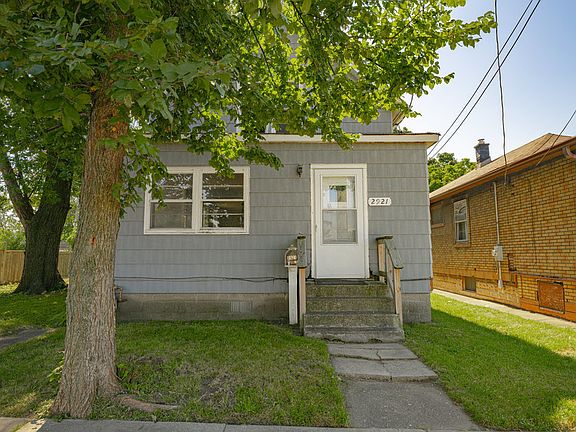 2nd image of 2921 Burr Oak Ave