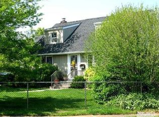 1089 Michael Pl, Seaford, NY 11783