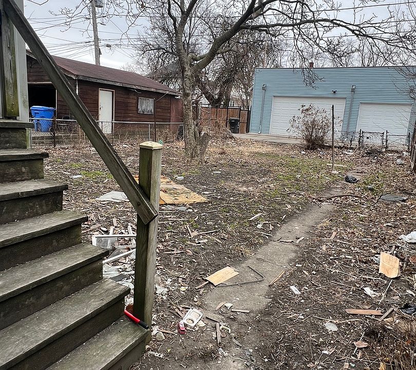 2nd image of 1128 N Lockwood Ave