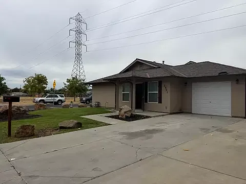 2 bed, 1351 sqft, $2,200 — Photo 3