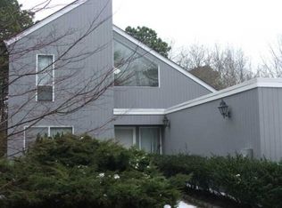 12 Woodedge Trl, Quogue, NY 11959