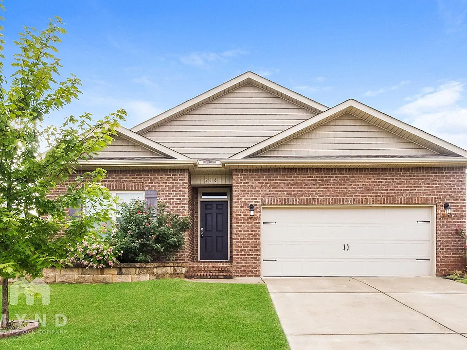 216 Lakewater Cir