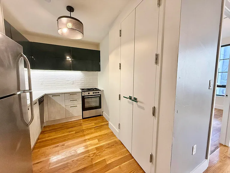 12 Ford St #6A — Photo 5