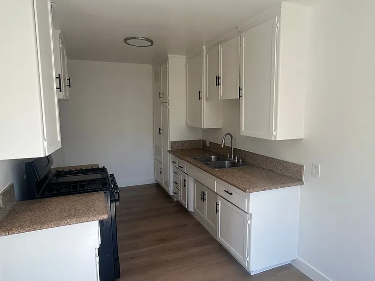 1237 E 119th St — Photo 3