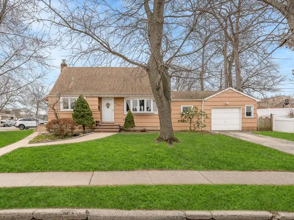 2882 Campbell Avenue, Wantagh, NY 11793