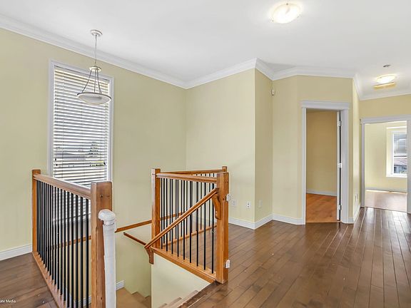 4th image of 9487 Coote St