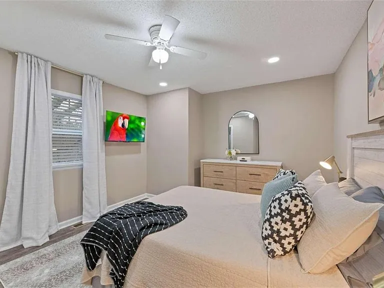 124 Bentley Pkwy — Photo 15