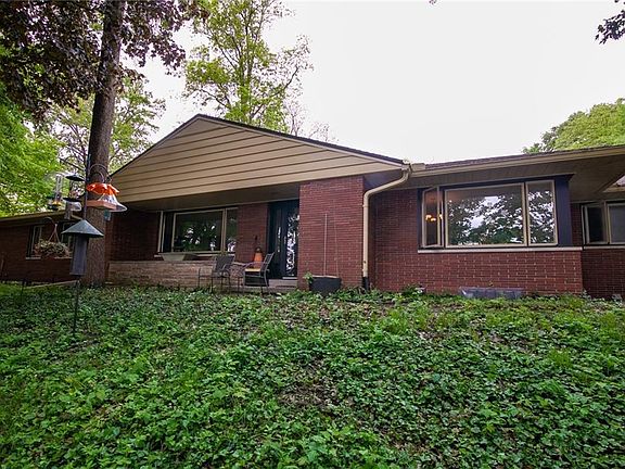 3rd image of 920 S Ridge Ave