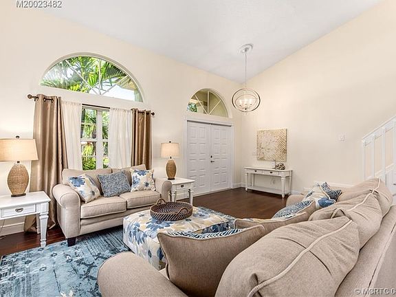 4th image of 2752 SW Glenmoor Way