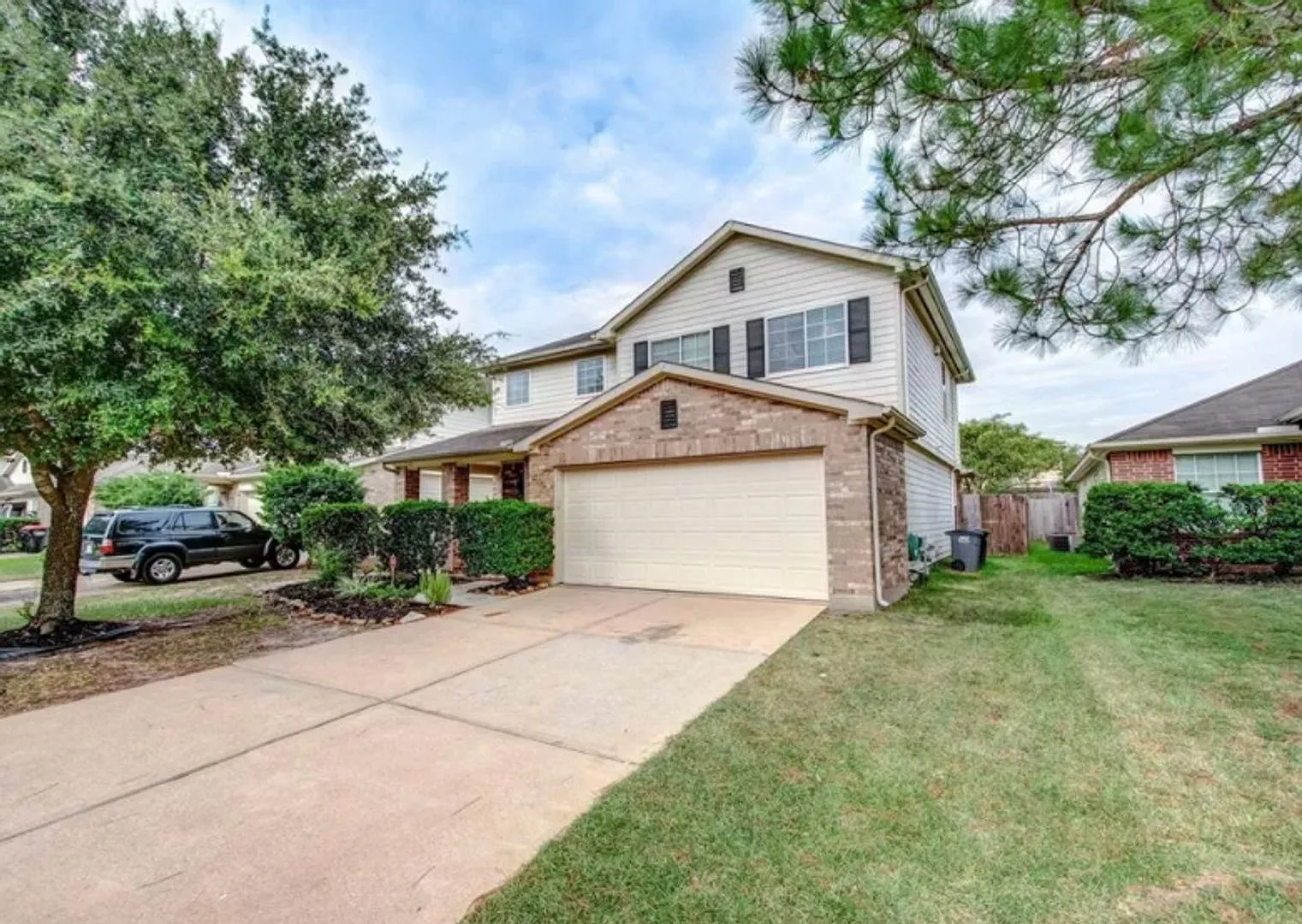3 bed, 2.5 bath, 2054 sqft, $2,000 — Photo 1