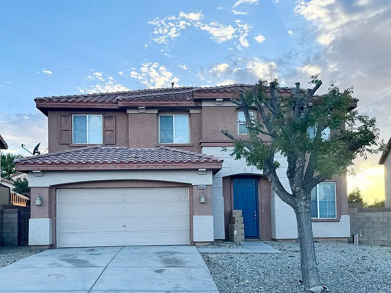 44341 Camellia St — Photo 1