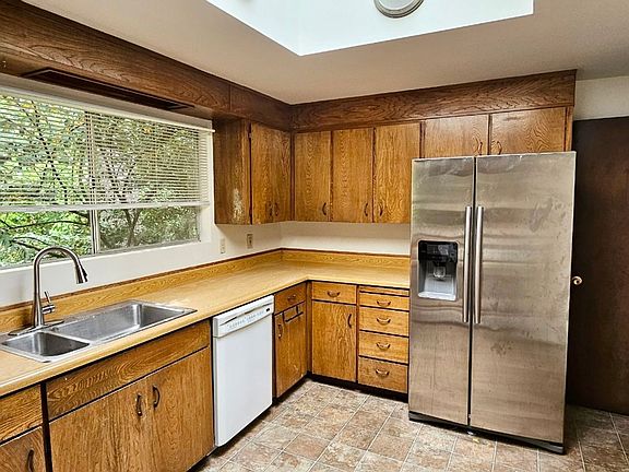3rd image of 14831 NE 12th St