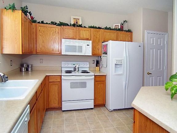 Kitchen- All appliances stay!