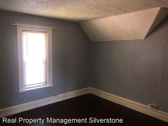 3rd image of 158 Robertson St #158