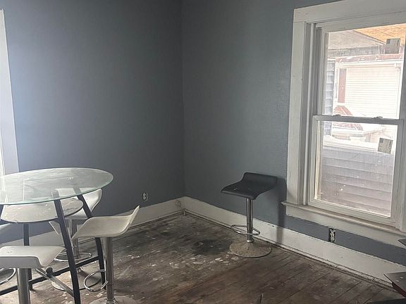 4th image of 319 Kunstman Ct