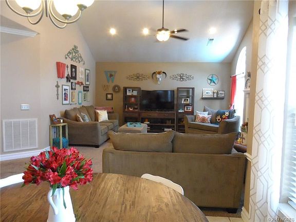 4th image of 5 River Oaks