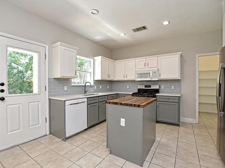 2007 Horizon Park Blvd — Photo 10