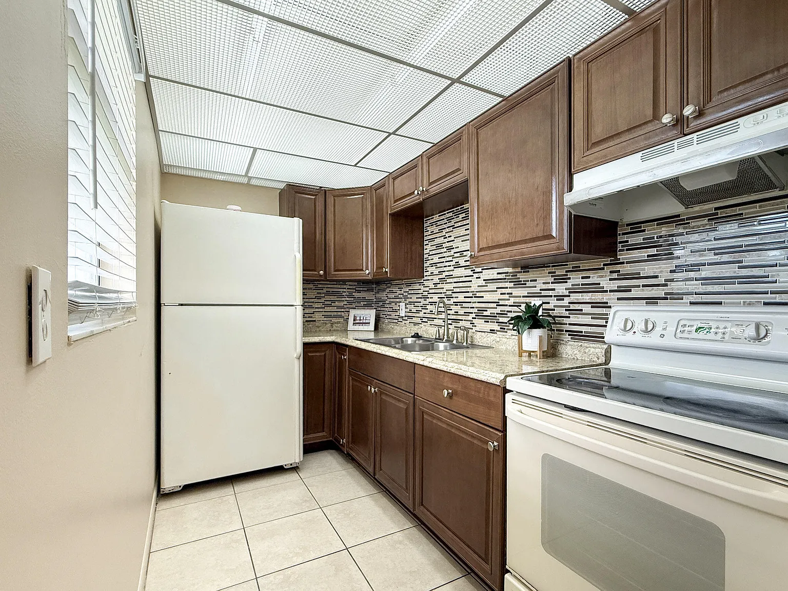 1 bed, 1.0 bath, 577 sqft, $1,295 — Photo 2