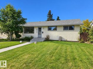 8712 162nd St NW, Edmonton, AB T5R 2M1