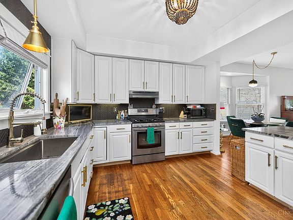 4th image of 25 Robbie Rdg