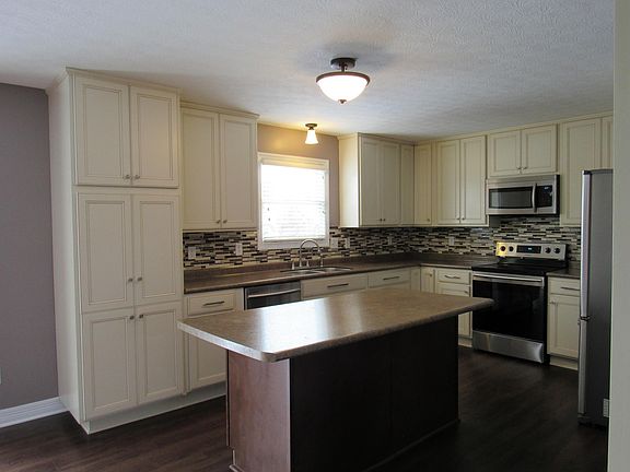 3rd image of 332 Triple Crown Way
