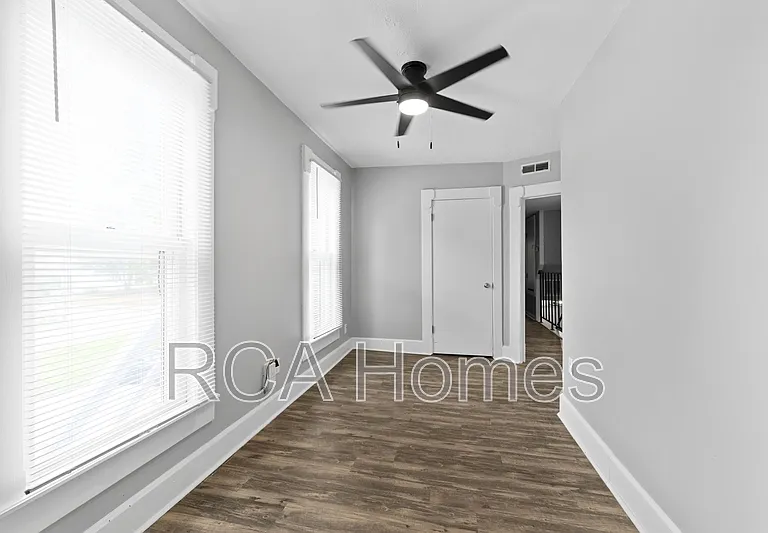 1448 Woodlawn Ave — Photo 13