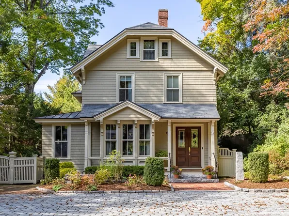 53 Monument St, Concord, MA 01742