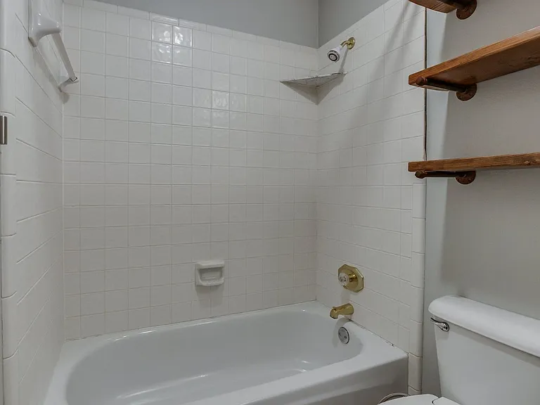 2701 Shady Tree Ln — Photo 18