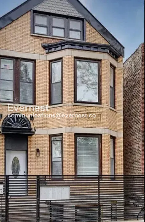 3527 S Damen Ave #1F