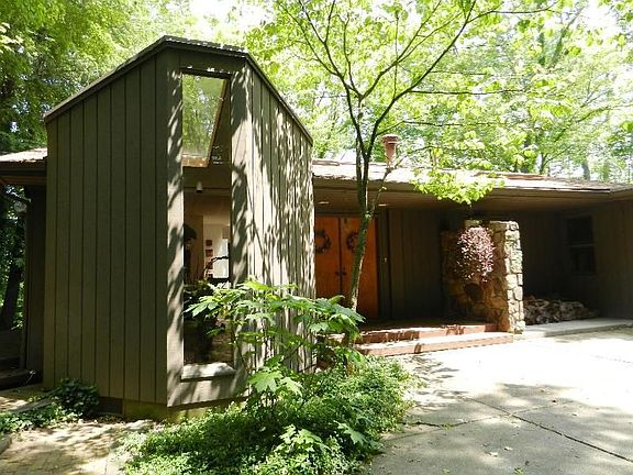 2nd image of 324 Parnassus Dr