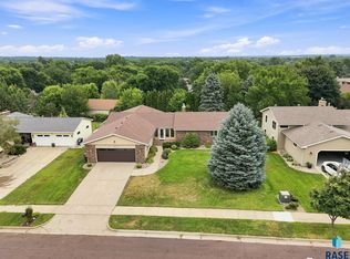 2009 E Elizabeth Dr, Sioux Falls, SD 57103