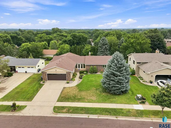 2009 E Elizabeth Dr, Sioux Falls, SD 57103