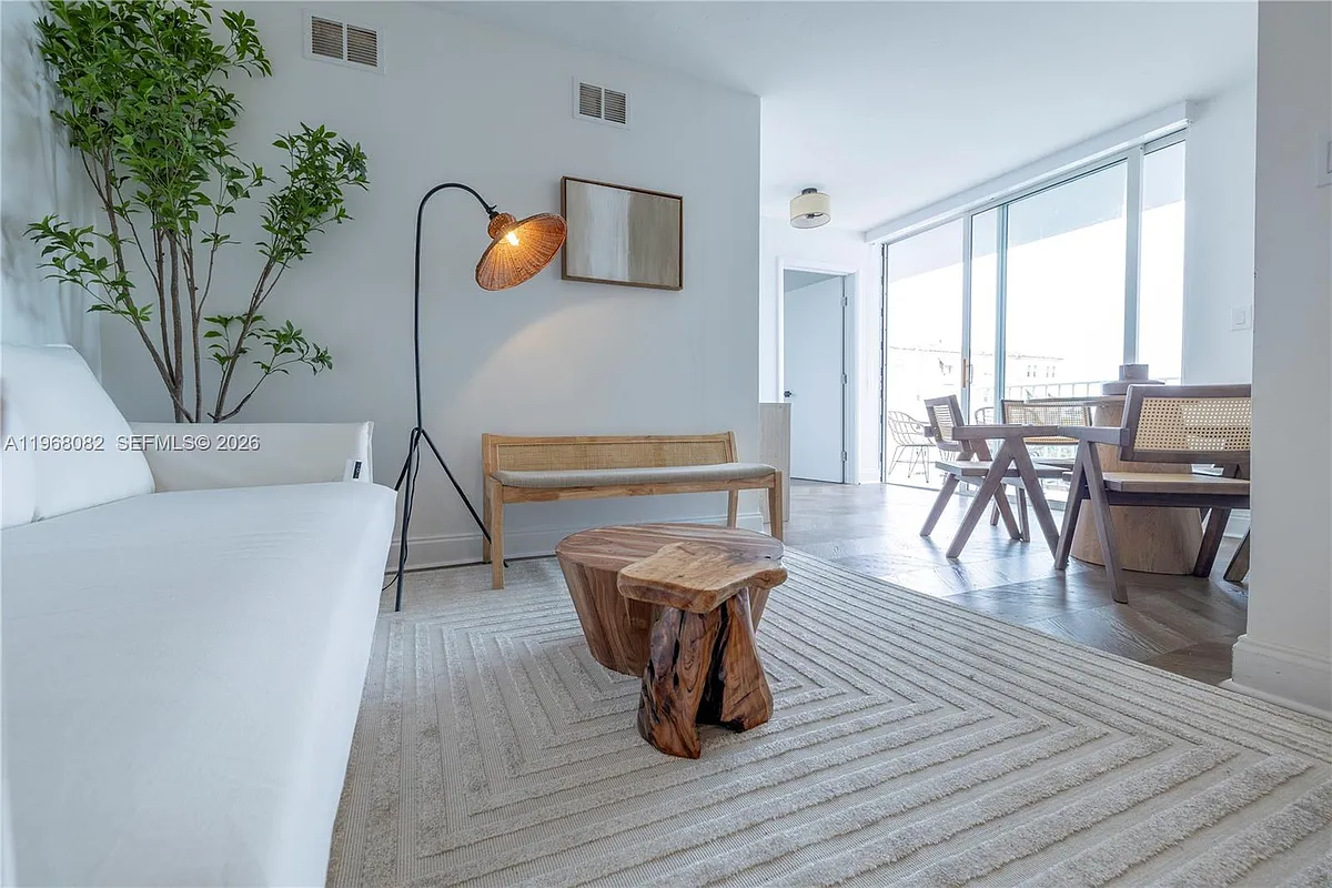 Building Photo - 1255 W Collins Ave #604