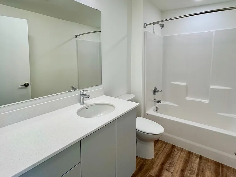 Mission Briar Apartments — Photo 8
