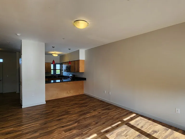 712 W Spruce St — Photo 16