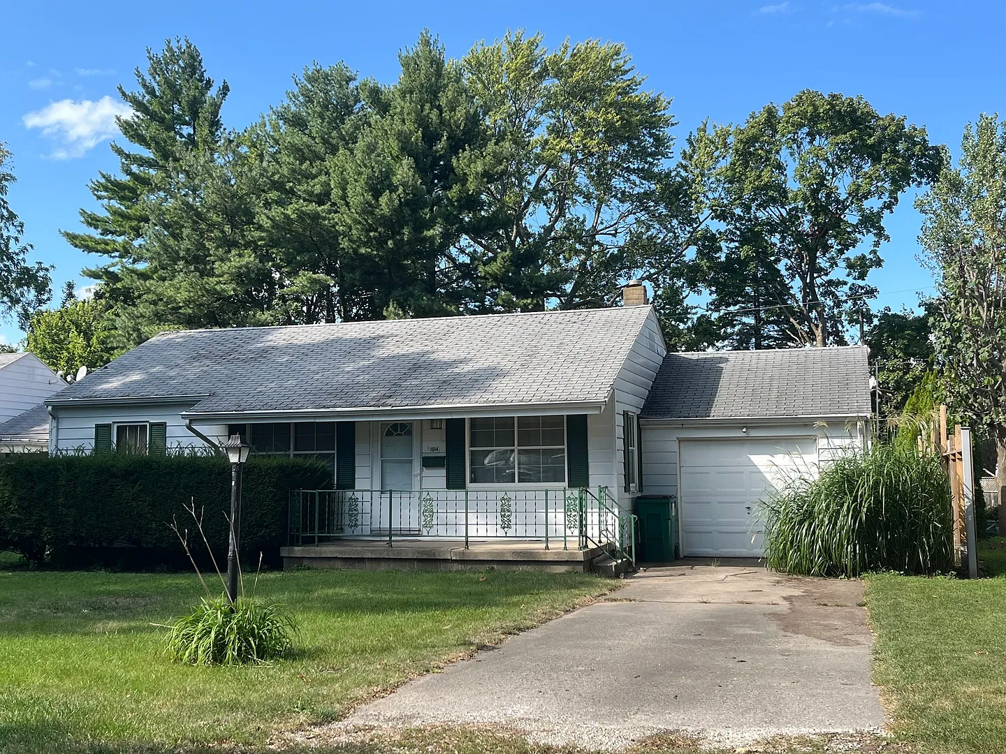 1614 W White St photo 1