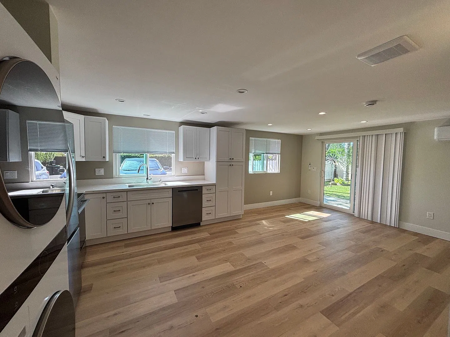 716 S. Center St — Photo 3