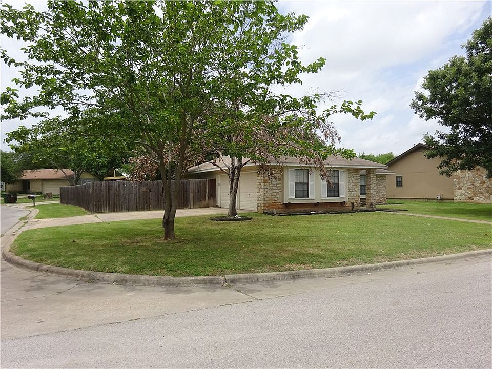 2nd image of 1714 Parkside Cir