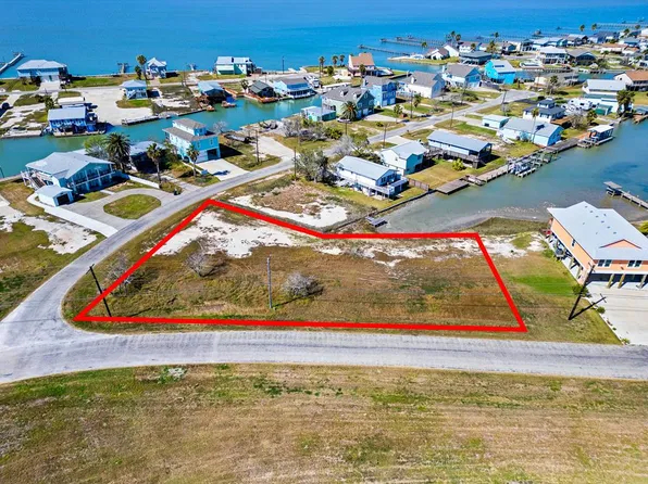 425 Copano Cove Rd, Rockport, TX 78382