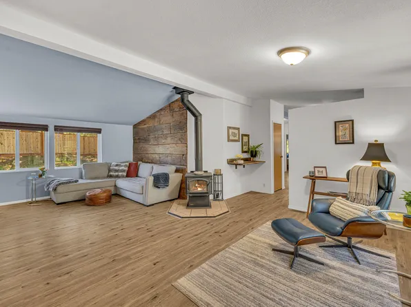 60335 Zuni Cir, Bend, OR 97702
