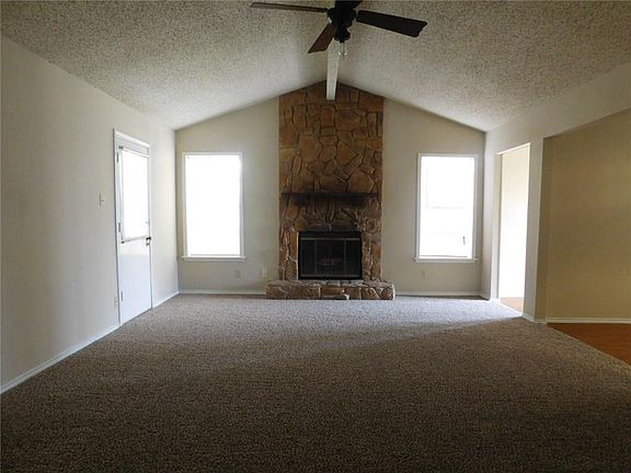 4th image of 1302 Harbor Lights Dr
