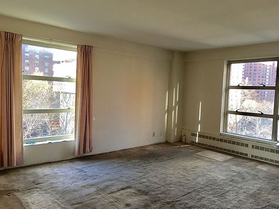 2nd image of 80 La Salle St APT 5B