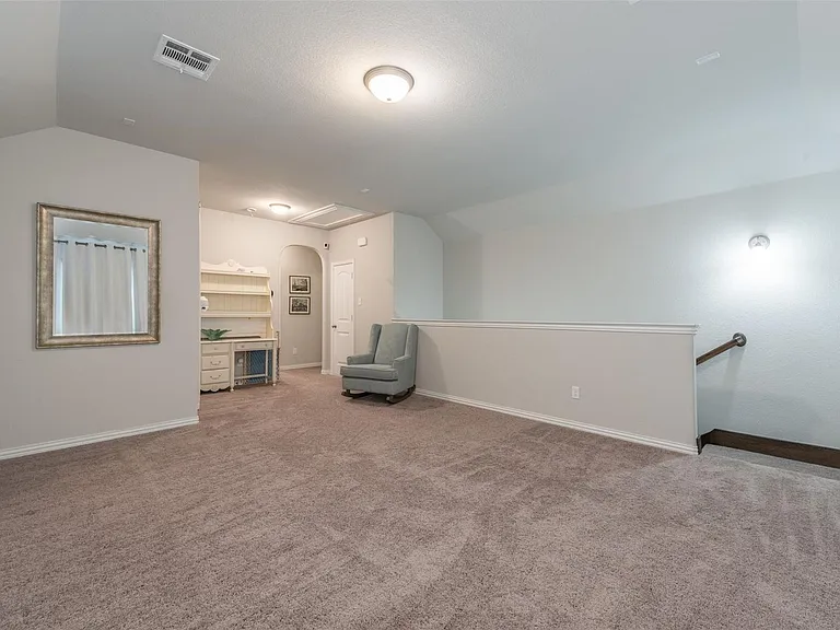 717 Seabourne Dr — Photo 9