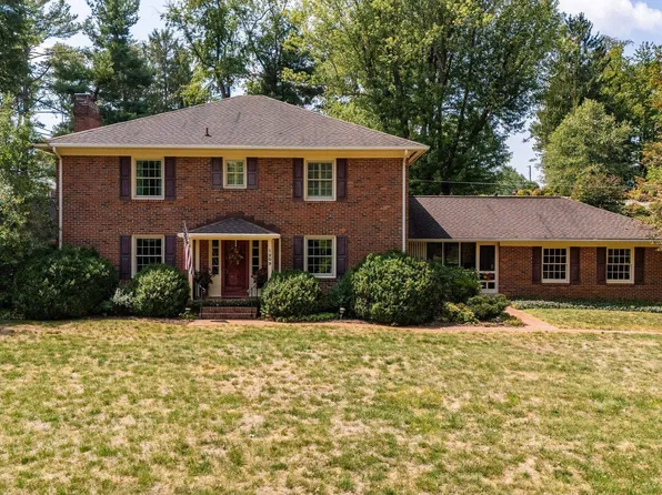 1209 Meadowbrook Rd, Waynesboro, VA 22980