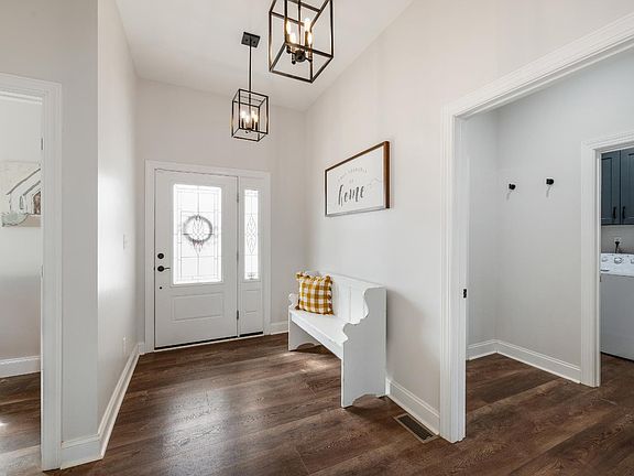 3rd image of 1324 Gladden Cir