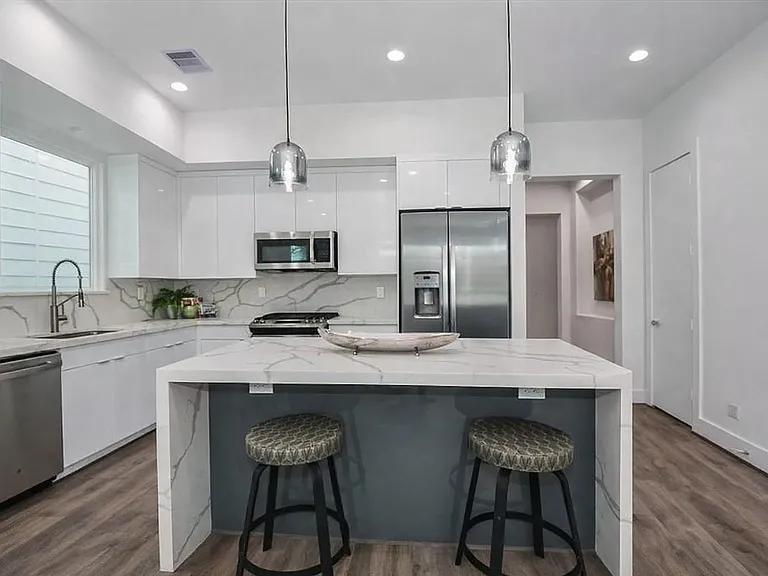 3609 Dennis St — Photo 7